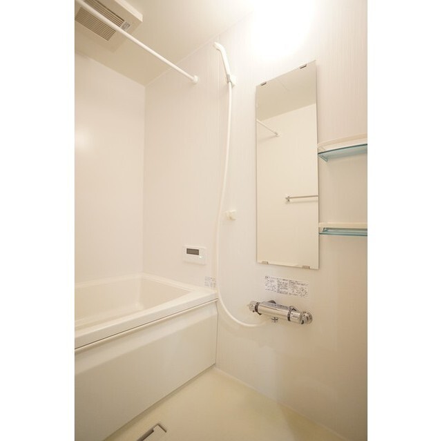 バス・シャワールーム　浴室乾燥機付きで梅雨の時期も安心です♪