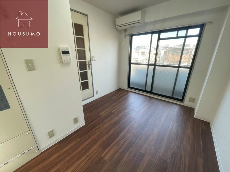 居室・リビング　こちらの居間で趣味の時間をお楽しみください