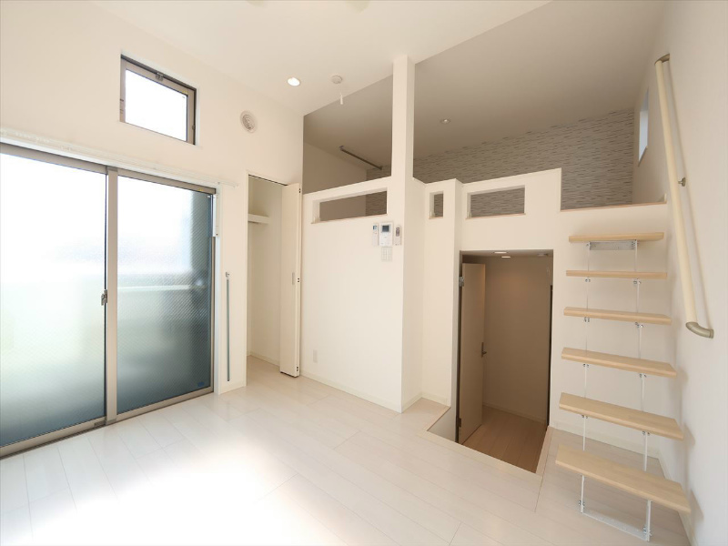 居室・リビング　洋室6.2帖　上階ロフト6.3帖（収納でも部屋でも使えます）