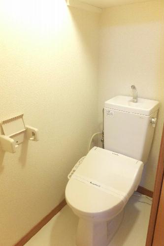 トイレ　温水洗浄便座設置済み