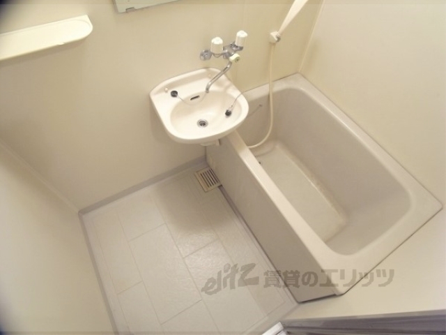 バス・シャワールーム　バス