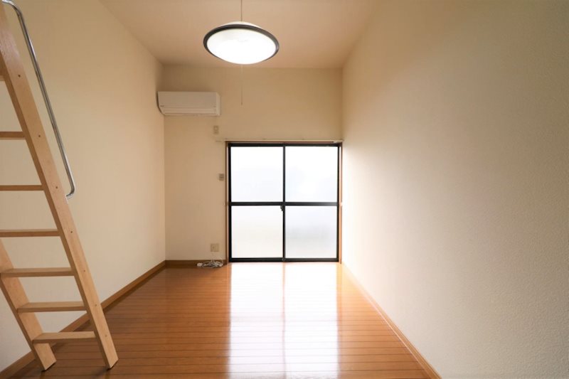 居室・リビング　※別のお部屋の写真です