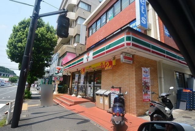 コンビニ　セブンイレブン（コンビニ）まで264m