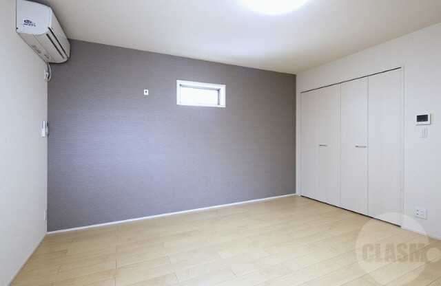 居室・リビング　８．２帖の洋室