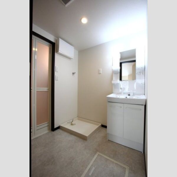 洗面設備　同タイプの別物件です。色など異なる場合は現状優先となります。