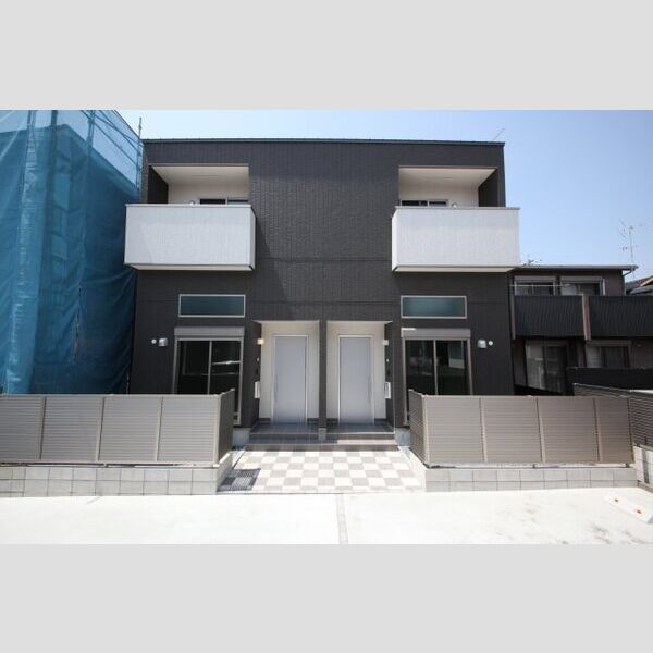 建物外観　同タイプの別物件です。色など異なる場合は現状優先となります。