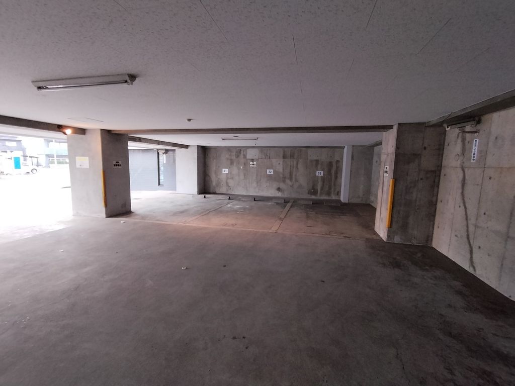 駐車場　駐車場