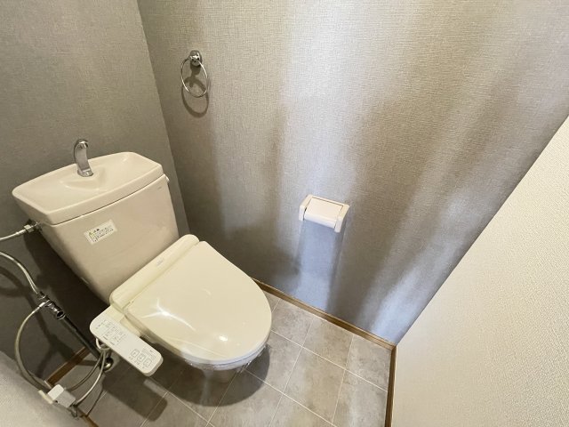 トイレ　※同物件別号室の写真になります