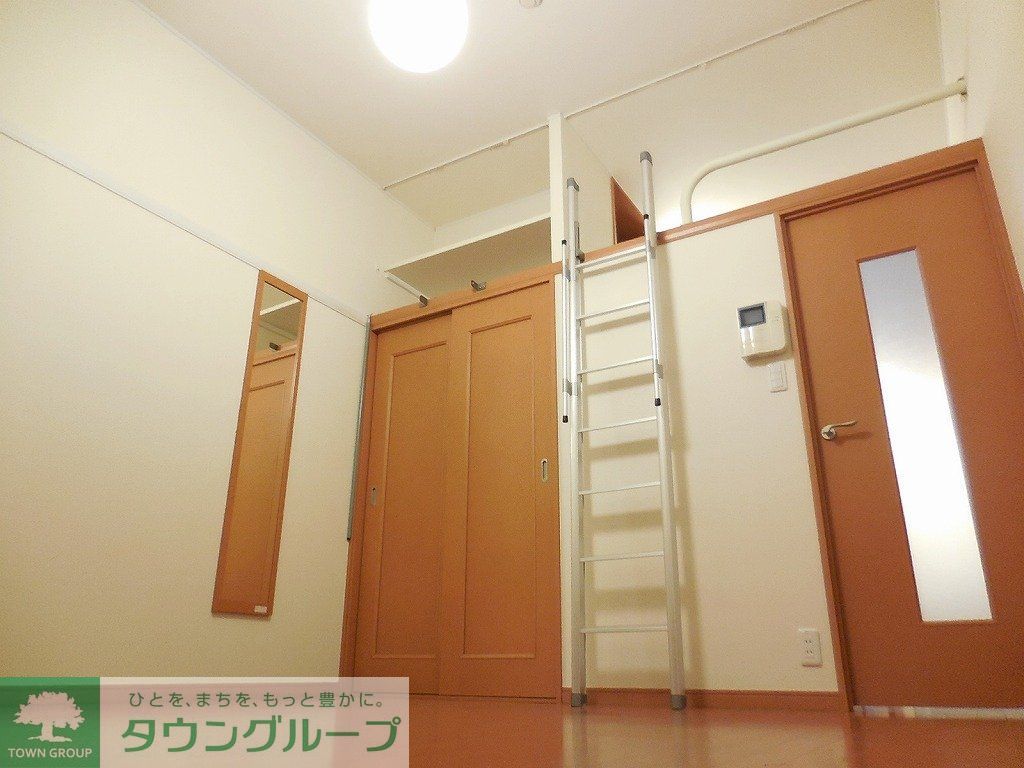 居室・リビング　1Fの床面はフローリング敷きです。