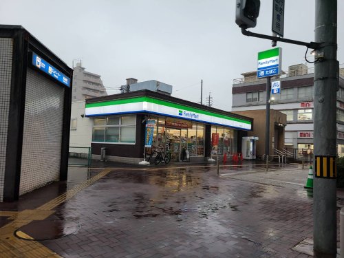 コンビニ　ファミリーマート東海通駅前店（コンビニ）まで380m