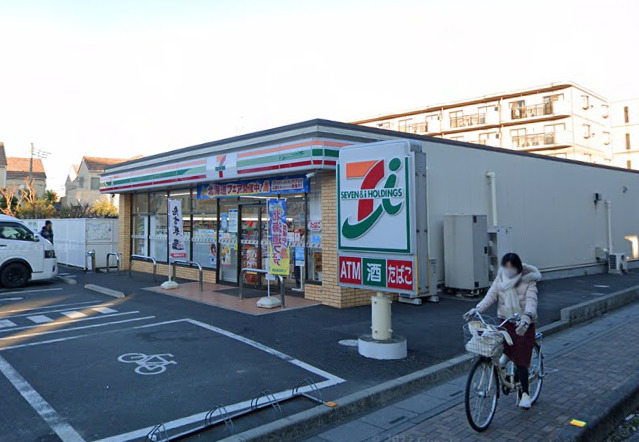 コンビニ　セブンイレブン越谷宮本町1丁目店（コンビニ）まで233m