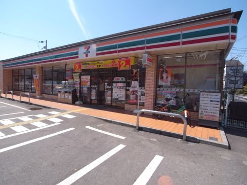 コンビニ　セブンイレブン四條畷塚脇町店（コンビニ）まで595m