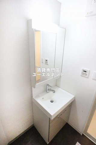洗面設備　清潔感ある独立洗面台で毎日気持ちよく♪