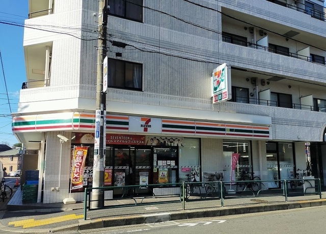 コンビニ　セブンイレブン玉川台店（コンビニ）まで130m