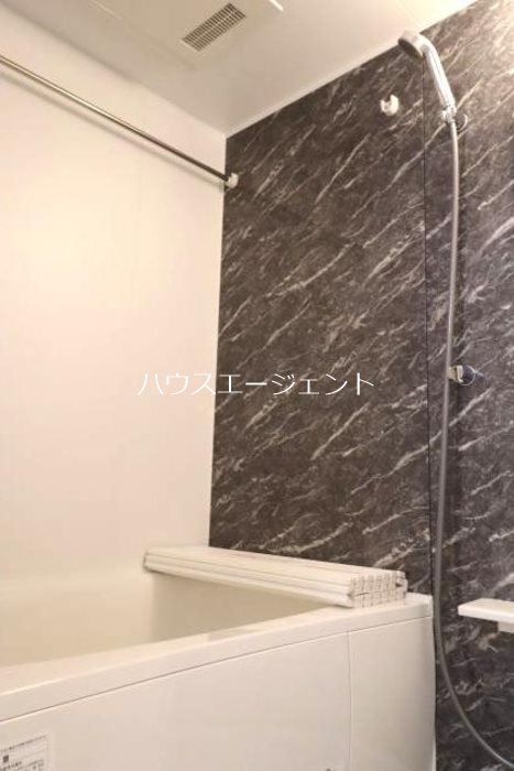 バス・シャワールーム　バストイレ別です。