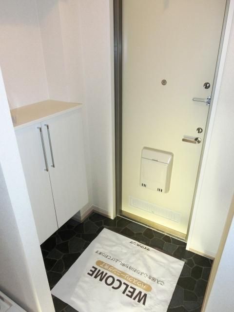 玄関　玄関　シューズボックス（同建物内別号室撮影）