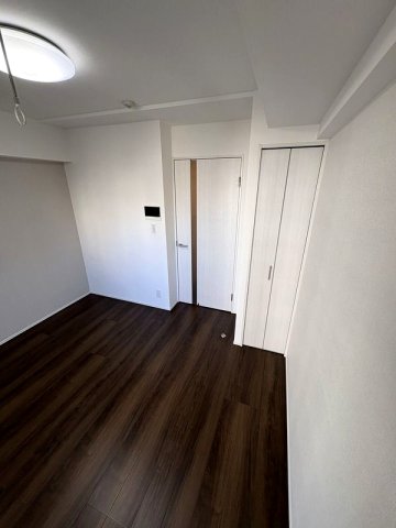 居室・リビング　別部屋反転写真