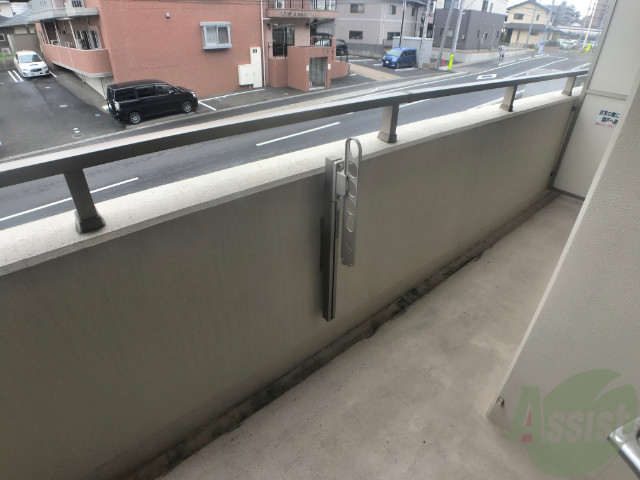 バルコニー　お天気のいい日はバルコニーで洗濯物も干せますよ。