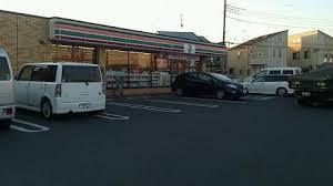 コンビニ　セブンイレブン上尾川店（コンビニ）まで377m