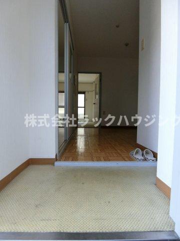 玄関　【お部屋探しはラックハウジングにお問合せ下さいませ】