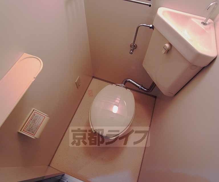 トイレ　綺麗にクリーニングされています。