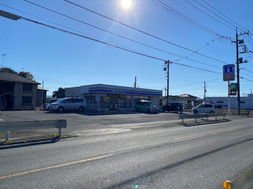 コンビニ　ローソン 川本店（コンビニ）まで442m