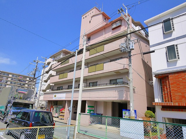 建物外観　落ち着いた雰囲気の外観です