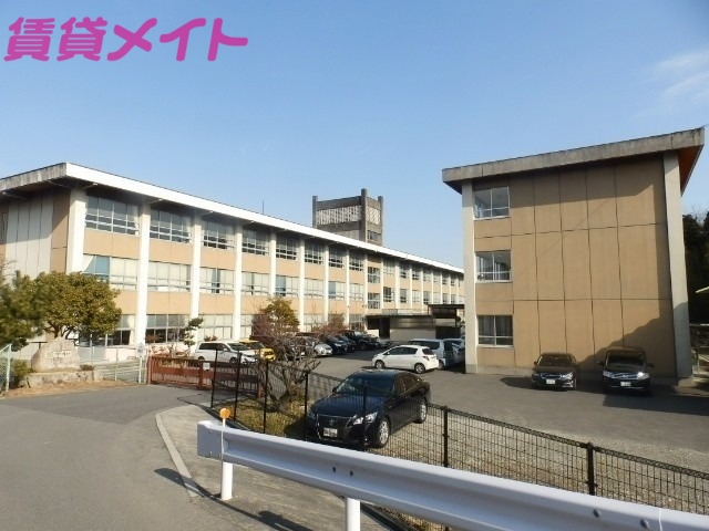 中学校　四日市市立朝明中学校（中学校）まで3800m