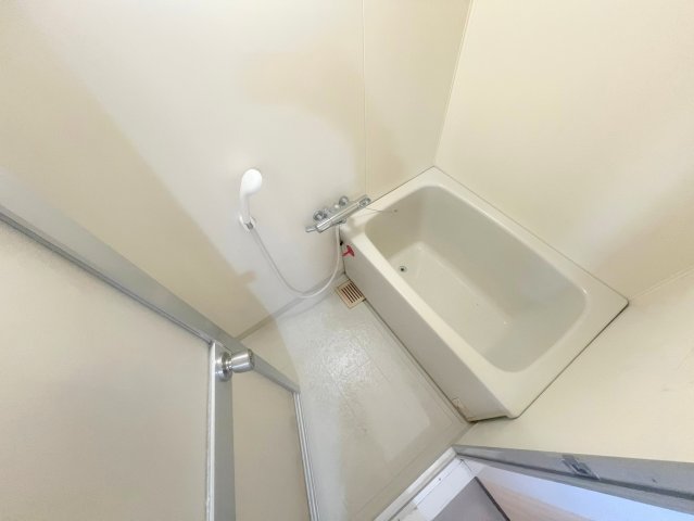 バス・シャワールーム　広めのお風呂は一日の疲れを癒してくれます。