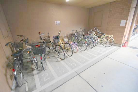 駐車場　あなたの大事な自転車も安心してとめることができますね。