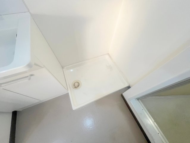 その他設備　嬉しい室内洗濯機置場。これで洗濯機も長持ちしますね。