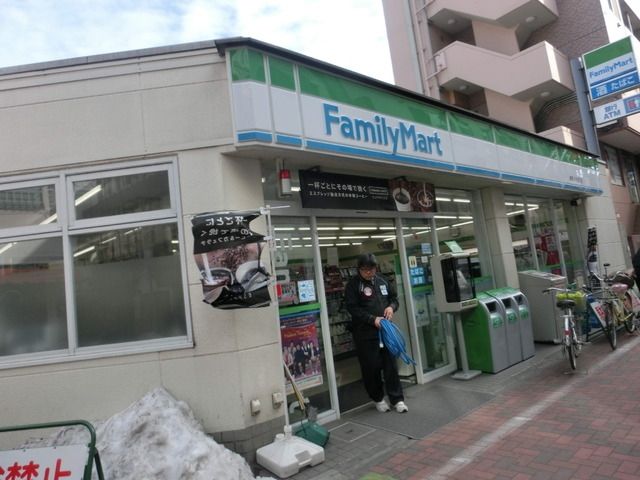 コンビニ　ファミリーマートトモニー（コンビニ）まで359m