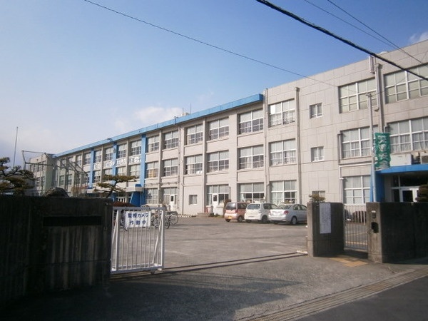 小学校　扶桑町立　高雄小学校（小学校）まで550m