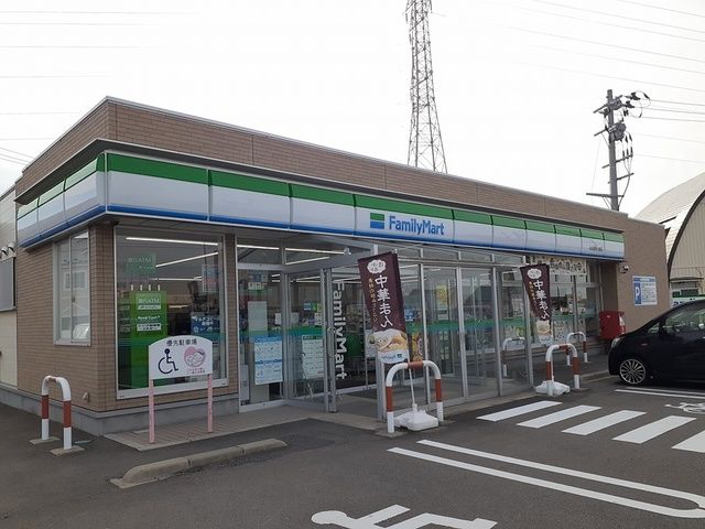 コンビニ　ファミリーマート秋田能代大瀬店（コンビニ）まで303m
