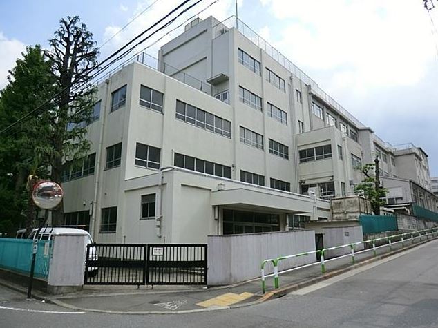 中学校　文京区立 第一中学校（中学校）まで330m