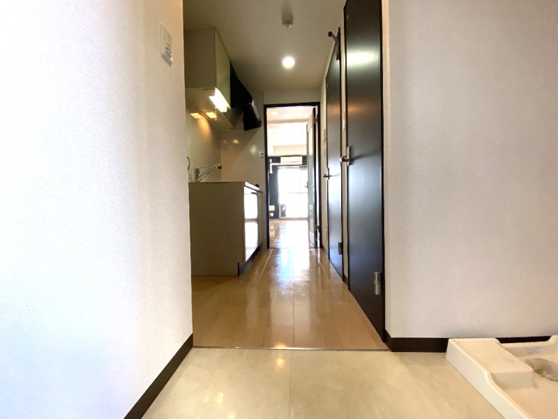 玄関　玄関を一歩入ると・・・こんな感じです。