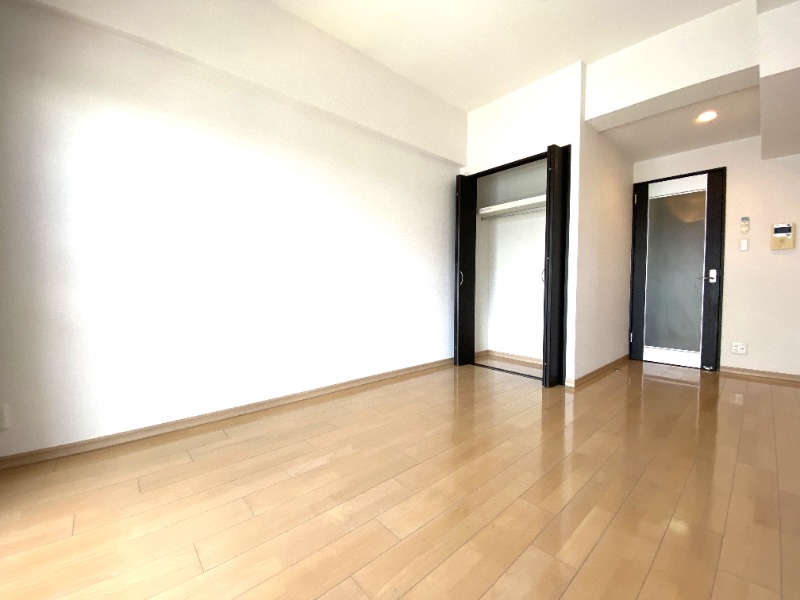 居室・リビング　白を基調にした明るいお部屋です。