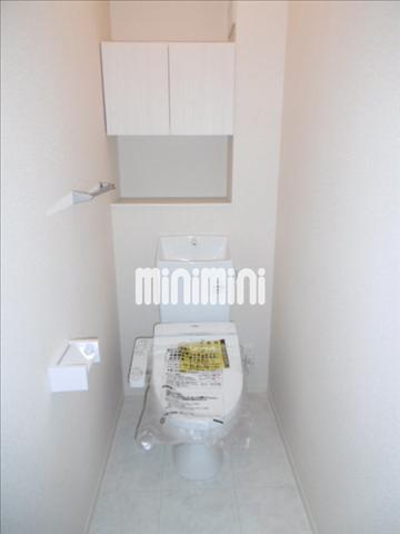 トイレ　人気のシャワー付きのトイレです。
