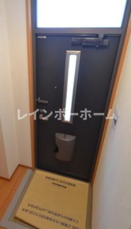 玄関　※別部屋参考写真