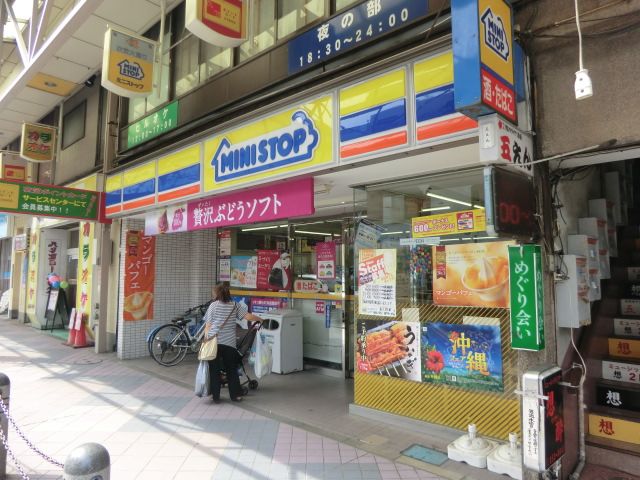 コンビニ　ミニストップ衣笠駅前店（コンビニ）まで634m