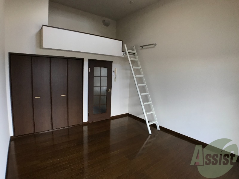 居室・リビング　大きな窓が印象的な明るいお部屋ですね～。