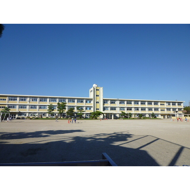 小学校　鈴鹿市立河曲小学校（小学校）まで660m