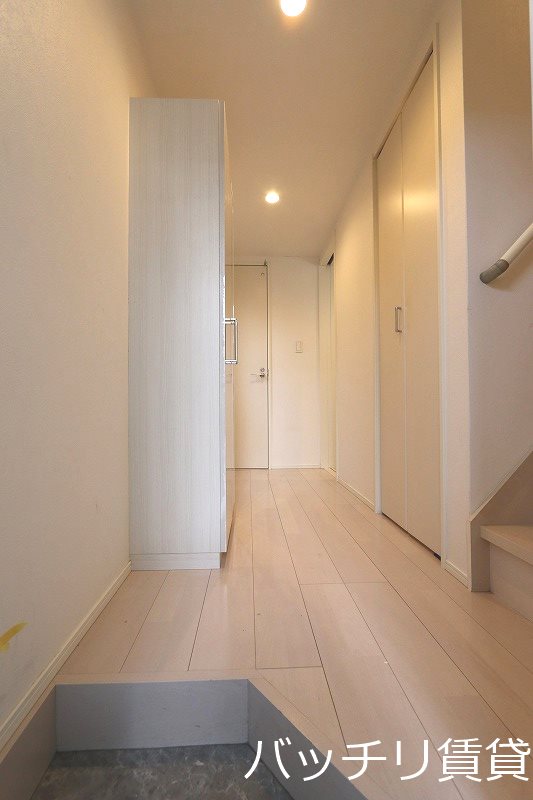 玄関　同型タイプの為、現状を優先致します。