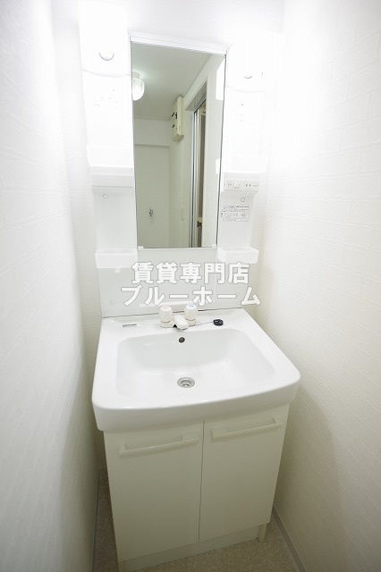 洗面設備　洗面所も収納豊富！