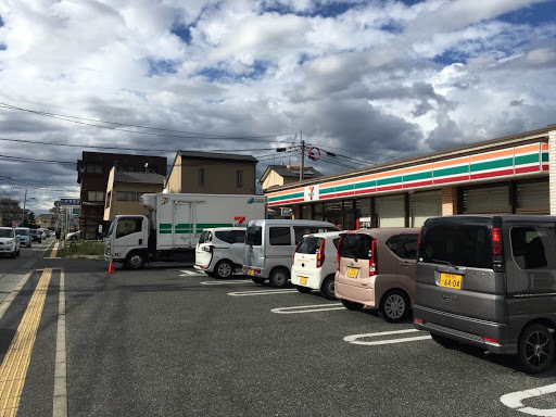 コンビニ　セブンイレブン熊本秋津２丁目店（コンビニ）まで300m