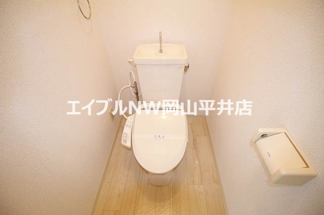 トイレ　温水洗浄便座設置済み