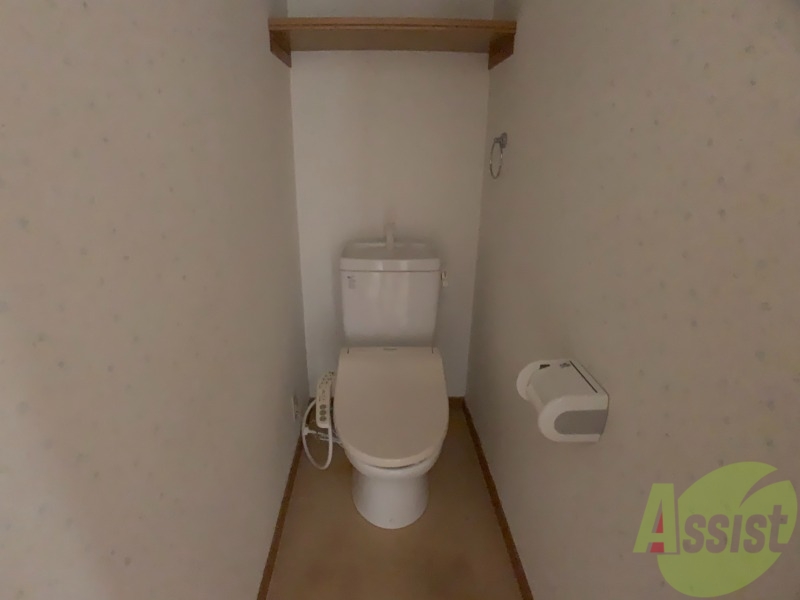 トイレ　バルコニーからの眺望で遮る建物が無いため、日当たりがいいです