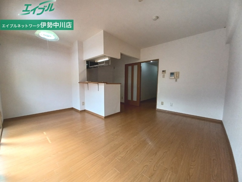 居室・リビング　同物件別部屋のお写真です。