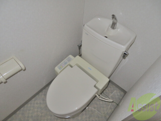 トイレ　嬉しいウォシュレット機能付きです。シャワートイレは便利ですね