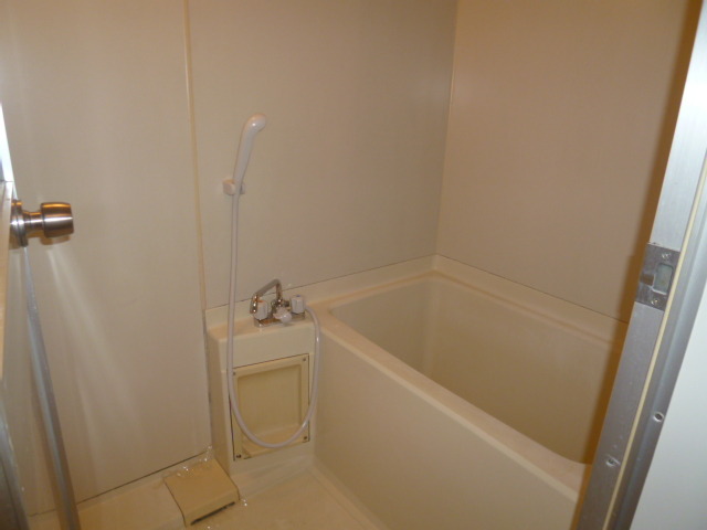 バス・シャワールーム　同タイプの別部屋です。